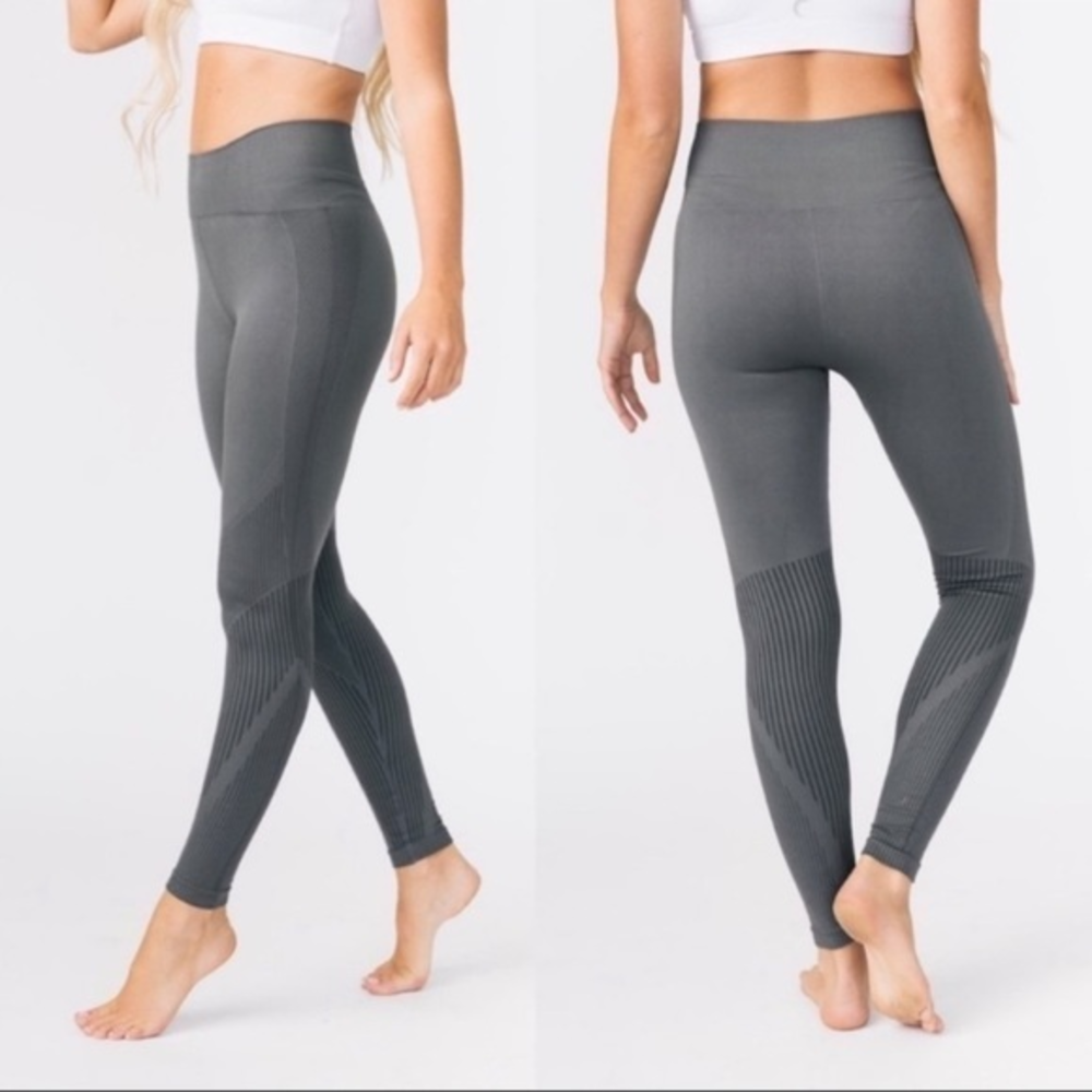 ZYIA Active Gray Grid Performance High Rise Leggings‎ Size Small